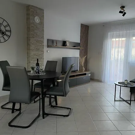Apartments Elvira Krk Town Exterior photo