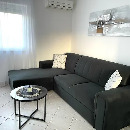 Apartments Elvira Krk Town Exterior photo
