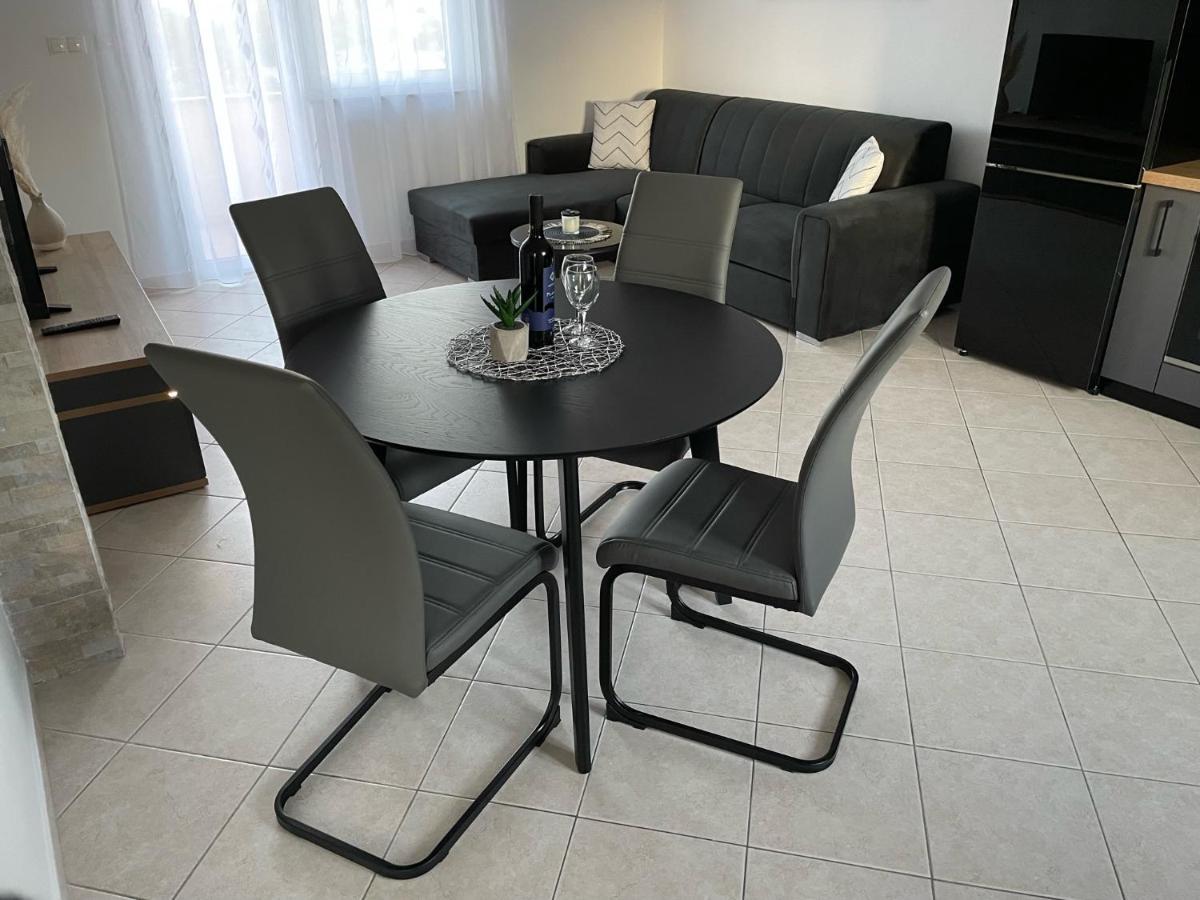 Apartment Elvira *
