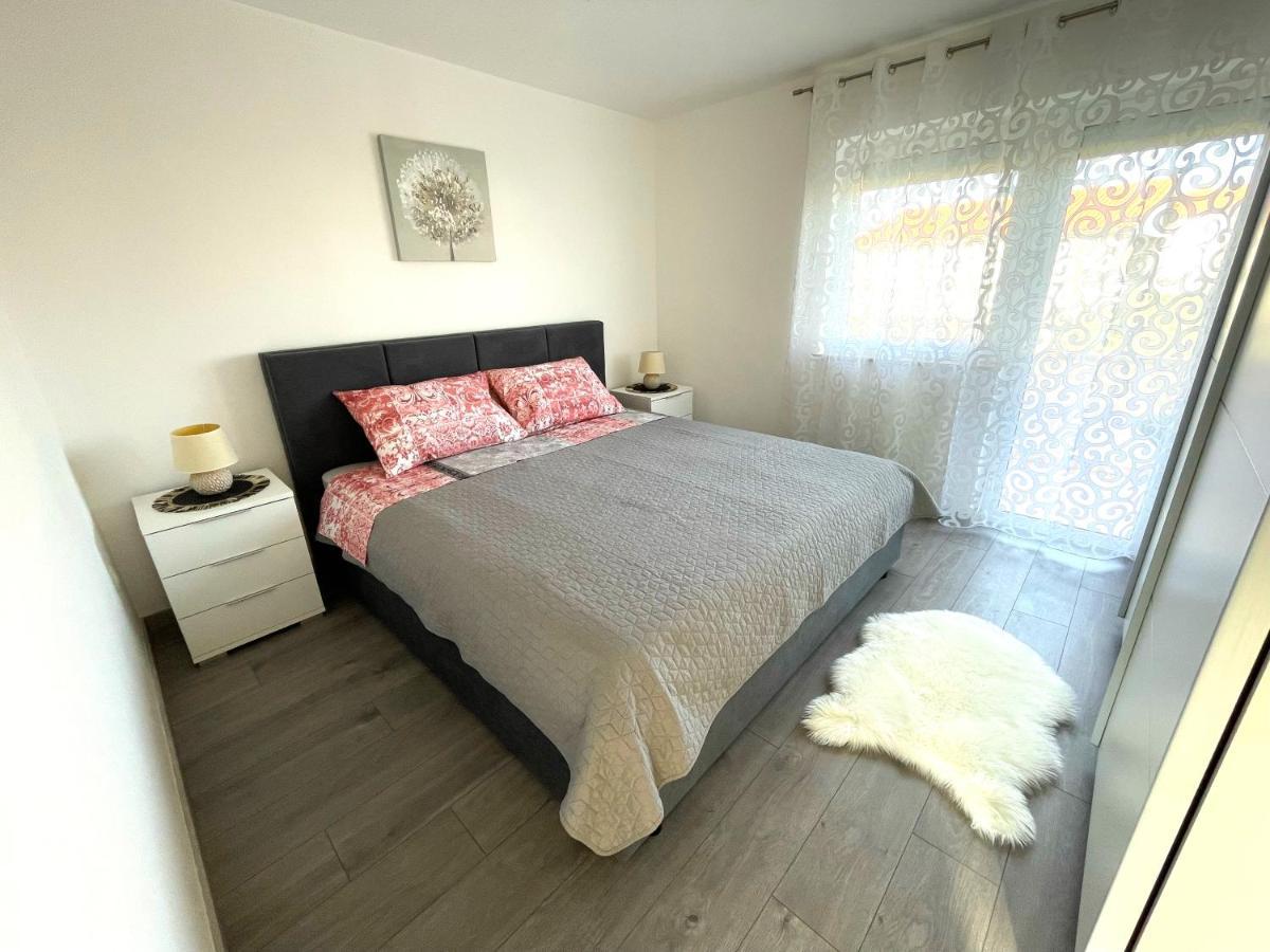 Elvira Apartment *